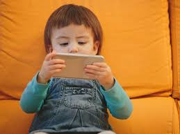 When to Give Your Child a Smartphone- A Honey Bunny Guide